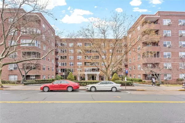 67-38 108th Street #B48, Forest Hills, NY 11375