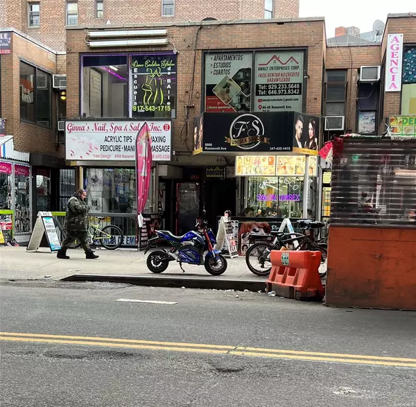 Jackson Heights, NY 11372,89-06 Roosevelt AVE #3