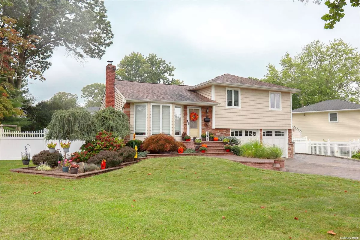 Smithtown, NY 11787,8 Sylvan RD