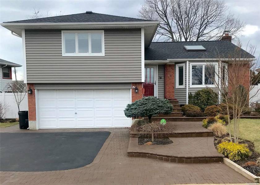 3756 Lynn LN, Wantagh, NY 11793