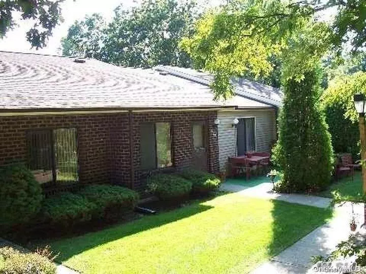 776 Hilltop CT #776, Coram, NY 11727