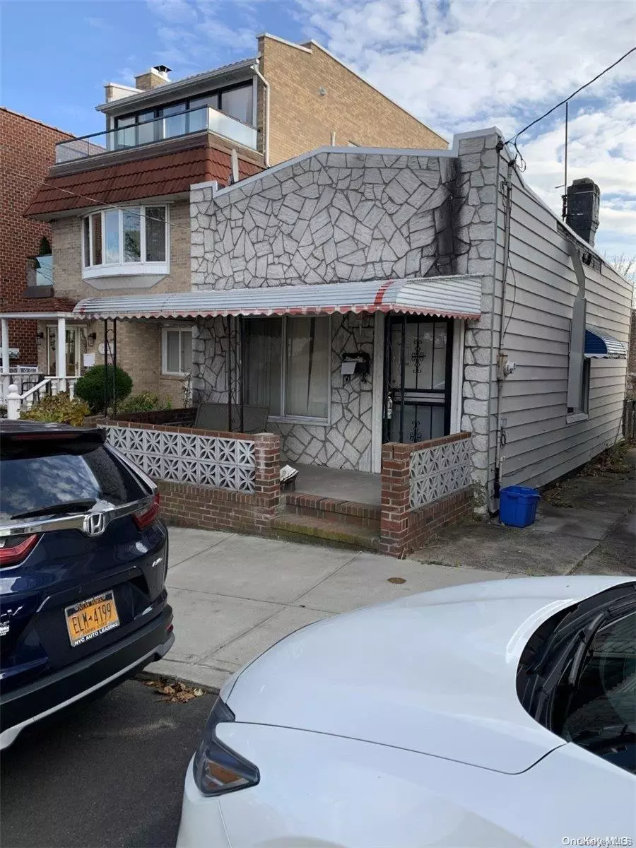 Middle Village, NY 11379,73-24 69 AVE