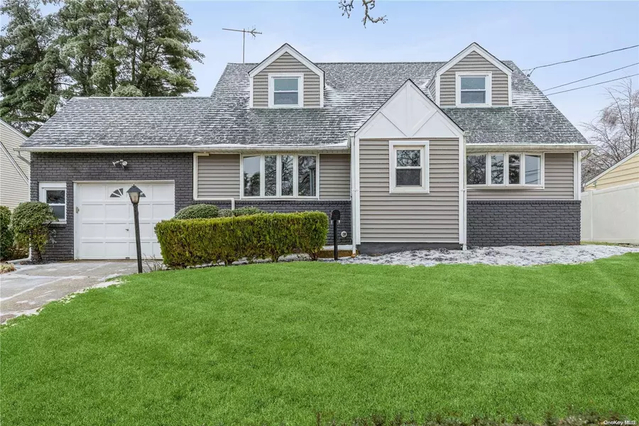 48 Bella Vista AVE, Glen Head, NY 11545