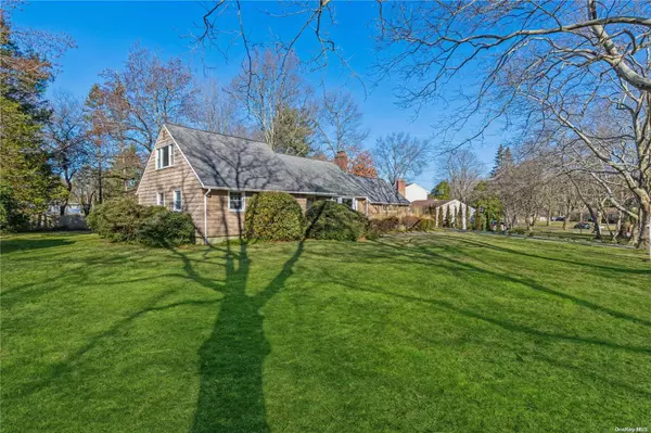 Cold Spring Harbor, NY 11724,8 Brandy RD