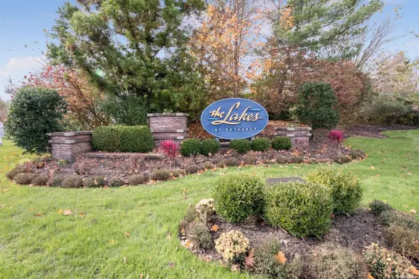 175 Thomas LN #175, East Setauket, NY 11733