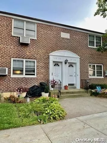 Little Neck, NY 11362,60-50 Little Neck Pkwy #Upper