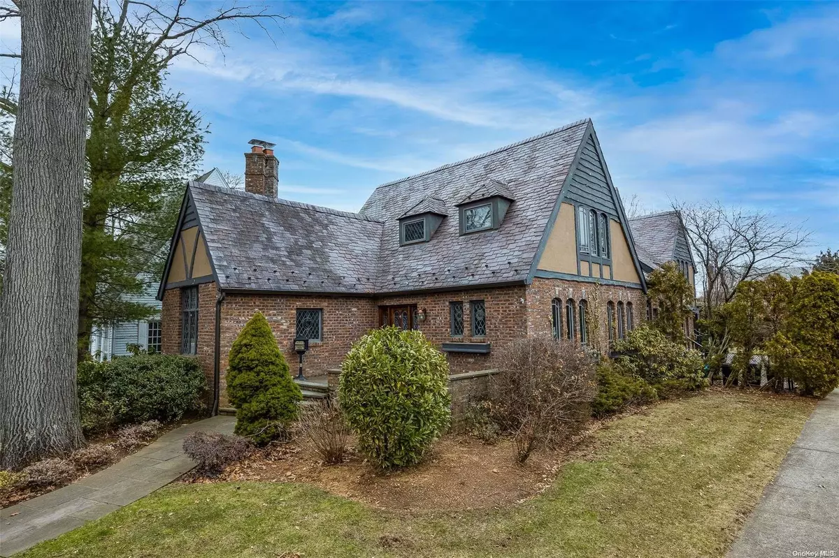 Rockville Centre, NY 11570,39 Sherwood RD