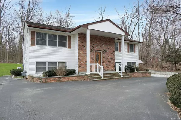 East Setauket, NY 11733,22 Canterbury CT