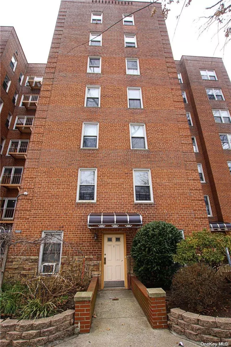 Kew Gardens, NY 11415,82-40 Austin Street #1J