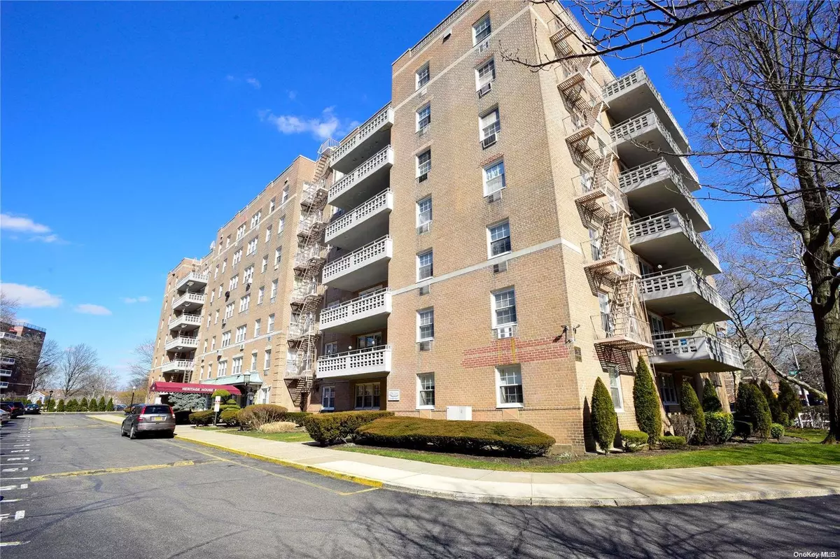 Howard Beach, NY 11414,84-39 153rd AVE #3K