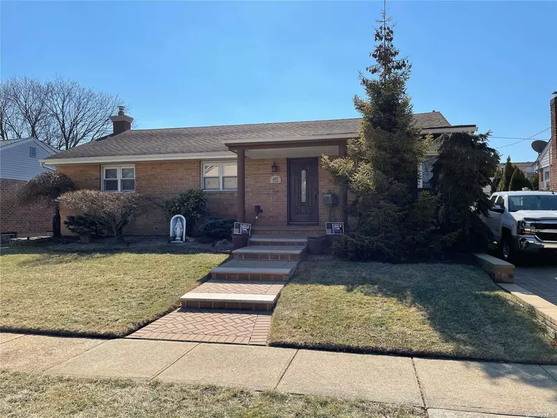 637 Pauley DR, West Hempstead, NY 11552