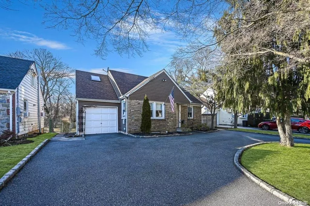 West Hempstead, NY 11552,737 Hempstead AVE