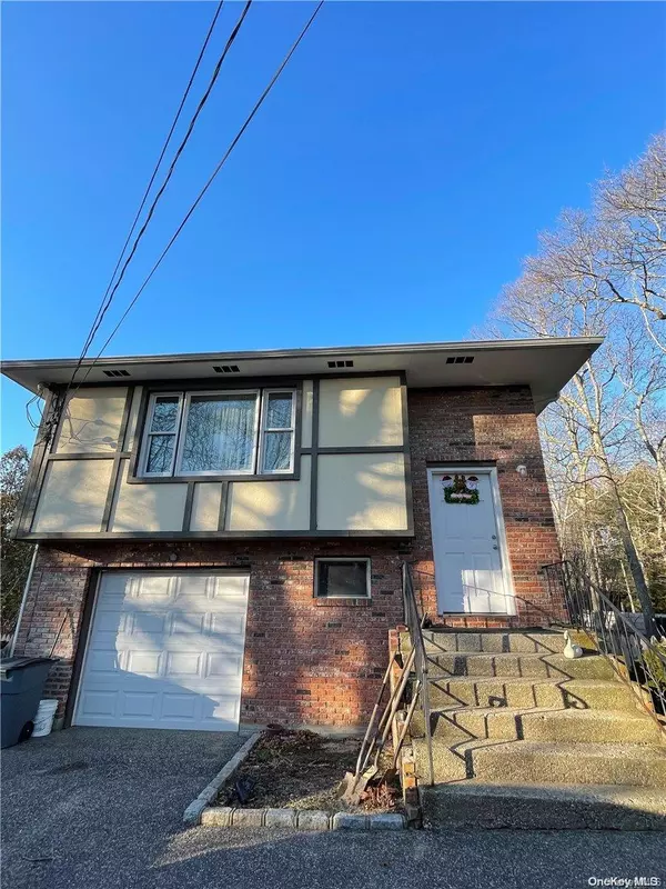 6 Glendale ST, Westhampton, NY 11977