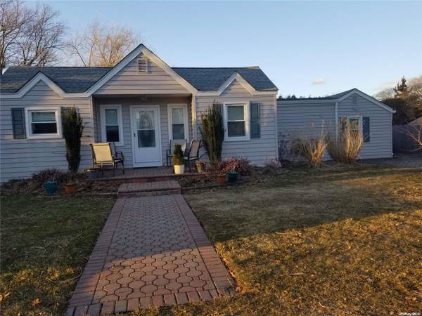 41 Rugby DR, Shirley, NY 11967