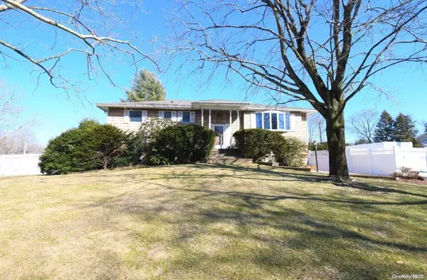 East Northport, NY 11731,1 Shaker Ridge LN