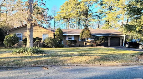 19 Estates DR, Port Jefferson Station, NY 11776