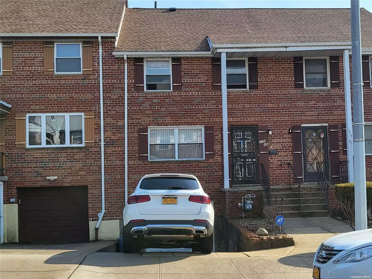 Douglaston, NY 11362,239-48 66 AVE