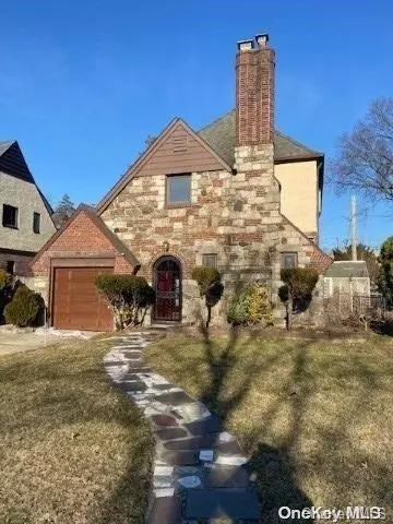 Hempstead, NY 11550,20 Surrey LN