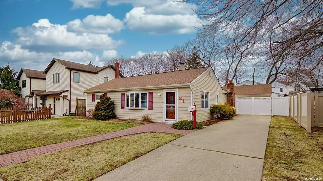 21 Plainedge, Bethpage, NY 11714