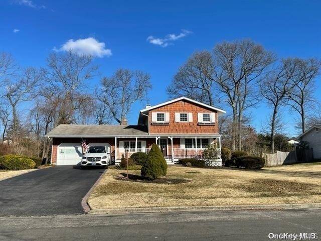 15 Kenny ST, Hauppauge, NY 11788