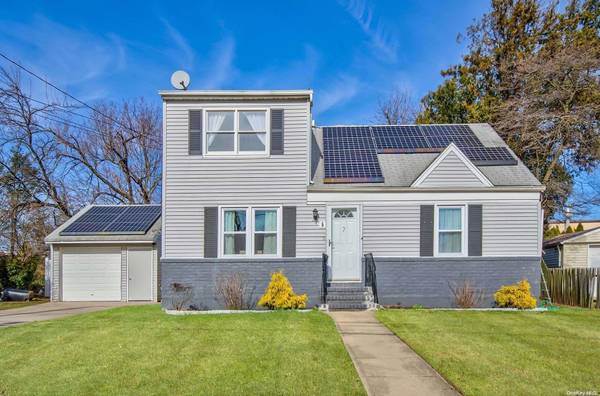 7 Linden BLVD, Hicksville, NY 11801