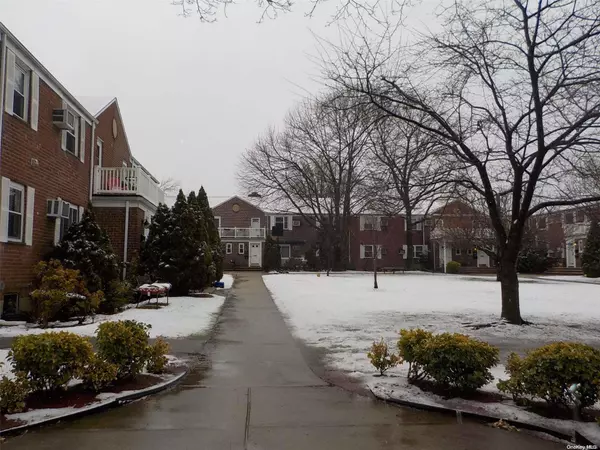 255-26 74th AVE #H-2, Glen Oaks, NY 11004