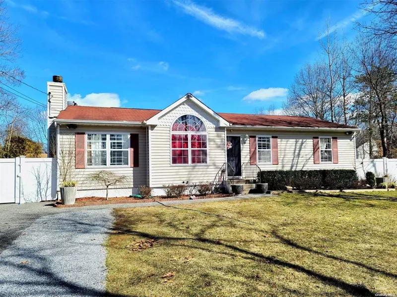 3 Floyd RD, Shirley, NY 11967