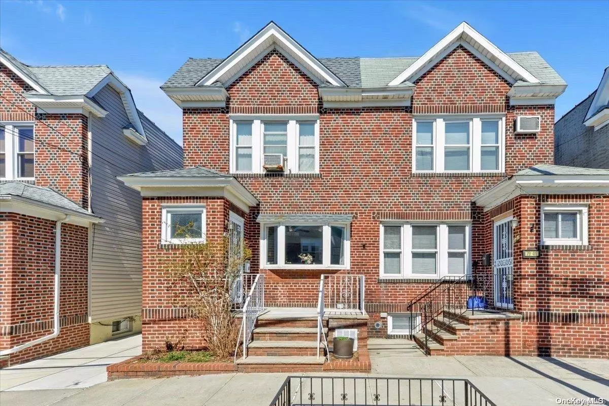 Middle Village, NY 11379,79-39 69th RD