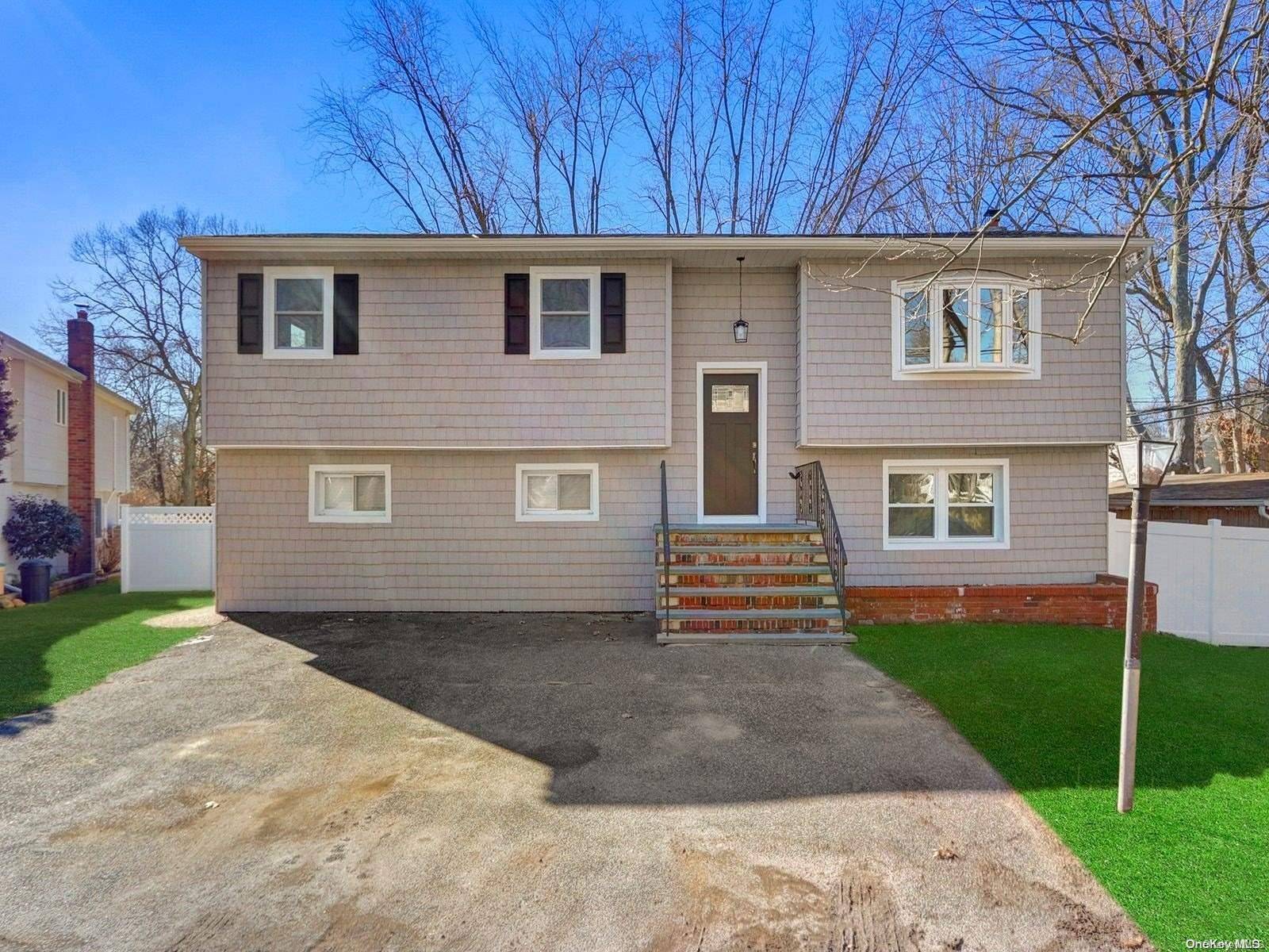 2858 Pine AVE, Ronkonkoma, NY 11779