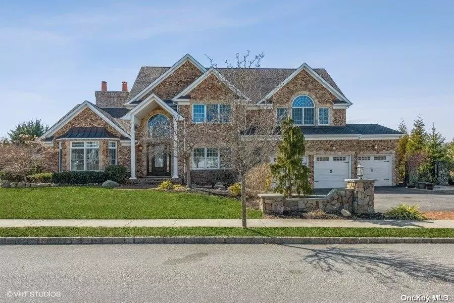 14 Fox Lane, Lake Grove, NY 11755