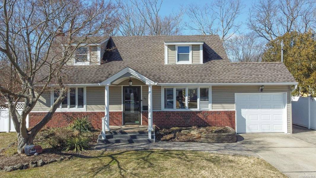 36 W Chestnut ST, Farmingdale, NY 11735