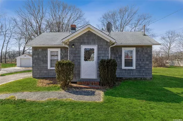 40 N Paquatuck AVE, East Moriches, NY 11940