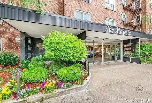 110-20 71 AVE #325, Forest Hills, NY 11375