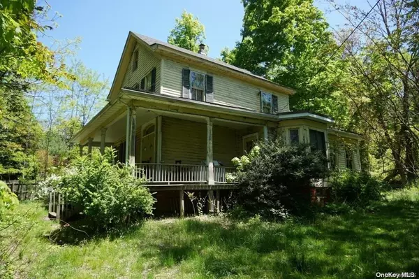 352 Main ST, Setauket, NY 11733