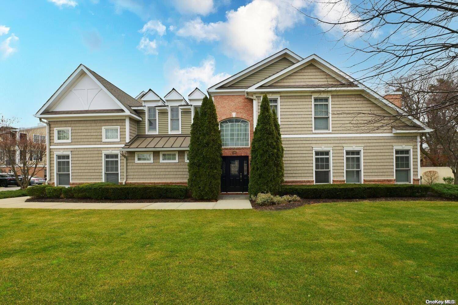 546 Pacing WAY #13-07, Westbury, NY 11590