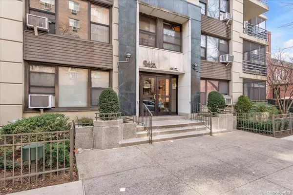 Rego Park, NY 11374,98-22 63rd Drive #8E