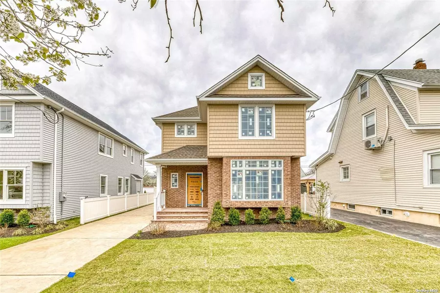 21 N 10th ST, New Hyde Park, NY 11040