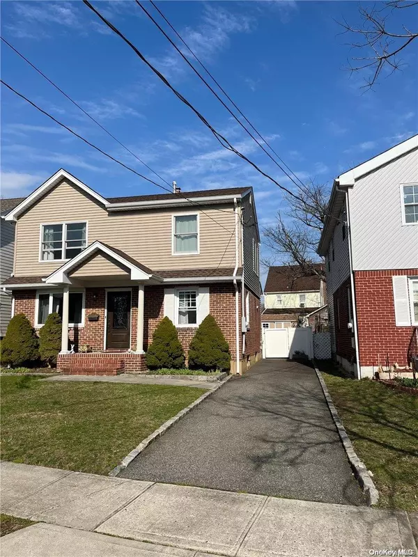 428 Argyle RD, Mineola, NY 11501