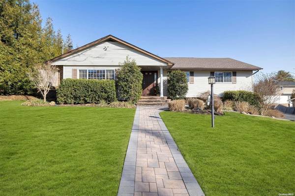 10 High Ridge RD, Plainview, NY 11803