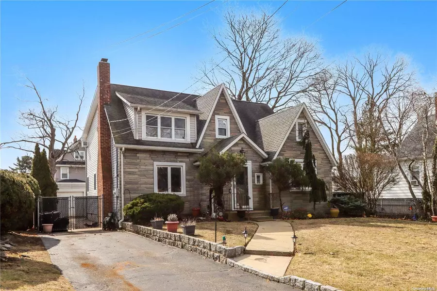 69 Smith ST, Merrick, NY 11566