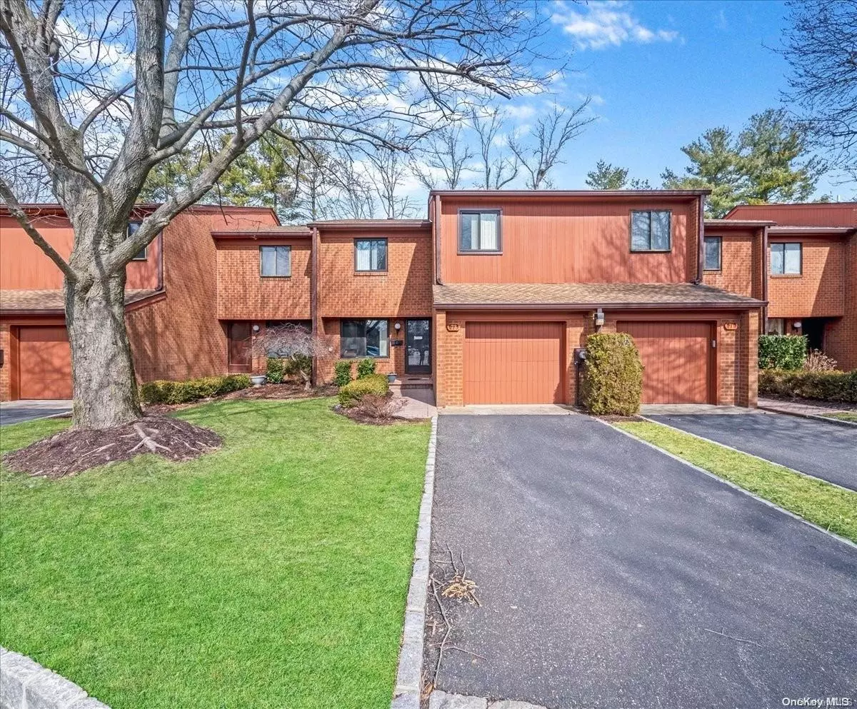 Roslyn, NY 11576,73 Cricket Club DR #37