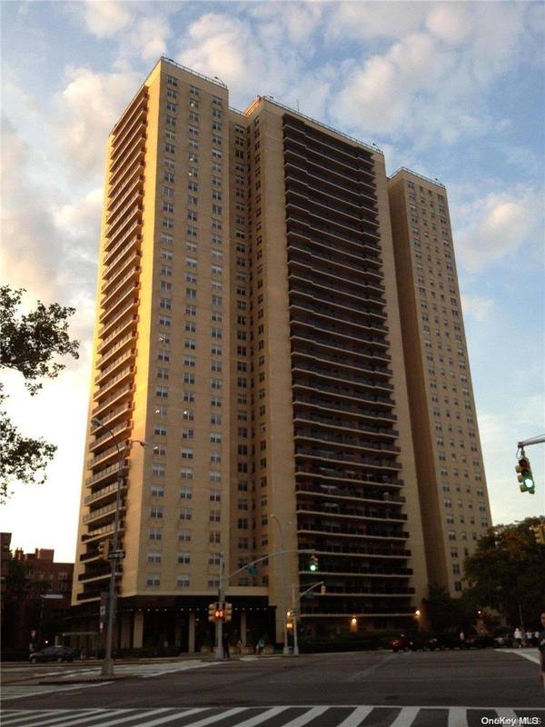 110-11 Queens Blvd #3H, Forest Hills, NY 11375