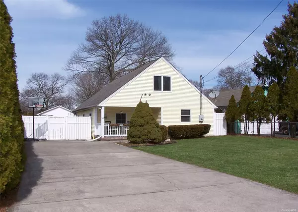 29 Oakdale AVE, Selden, NY 11784