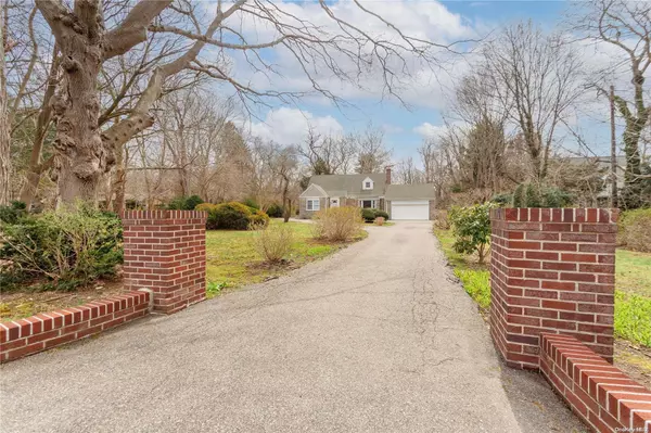 104 Greenlawn RD, Huntington, NY 11743
