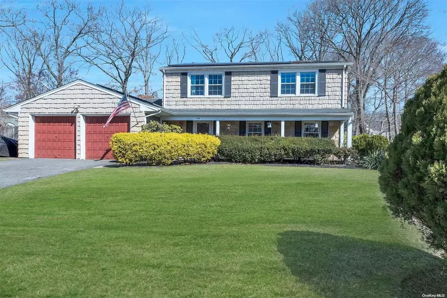 1019 Old Town RD, Coram, NY 11727