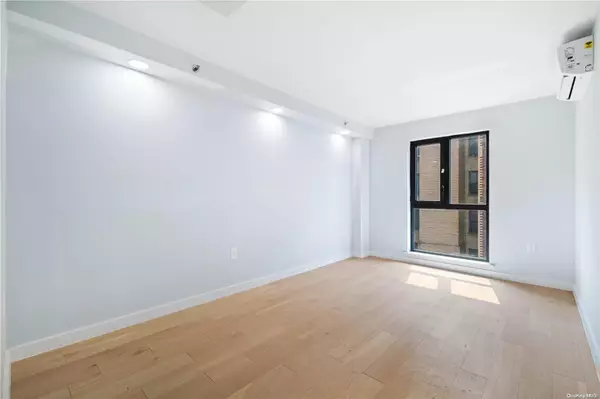 Jackson Heights, NY 11372,37-32 89th ST #4D