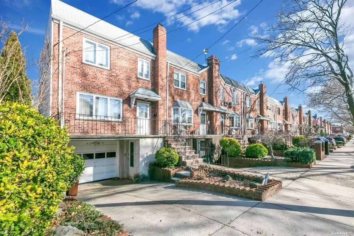 Middle Village, NY 11379,63-09 72nd ST