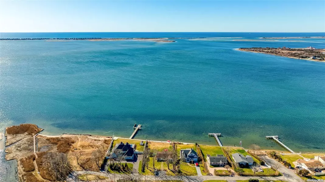 8 Bay ST, East Moriches, NY 11940