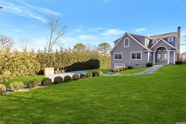 Hampton Bays, NY 11946,10 Ridge LN