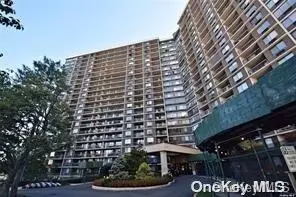 2 Bay Club DR #1Z3, Bayside, NY 11360